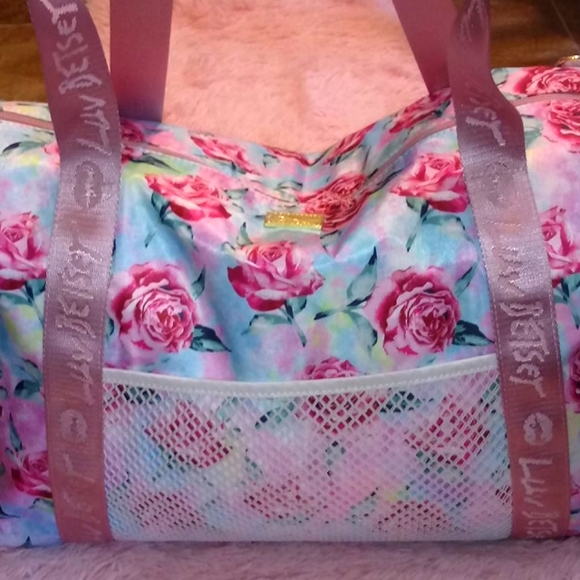Betsey Johnson Handbags - Betsey Johnson Travel Bag